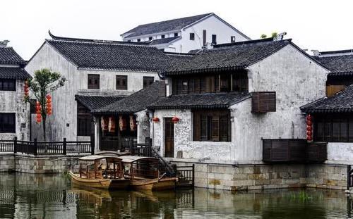 郭富城全家现身马场,俩女儿正面照罕见曝光,像爸爸还是像妈妈?
