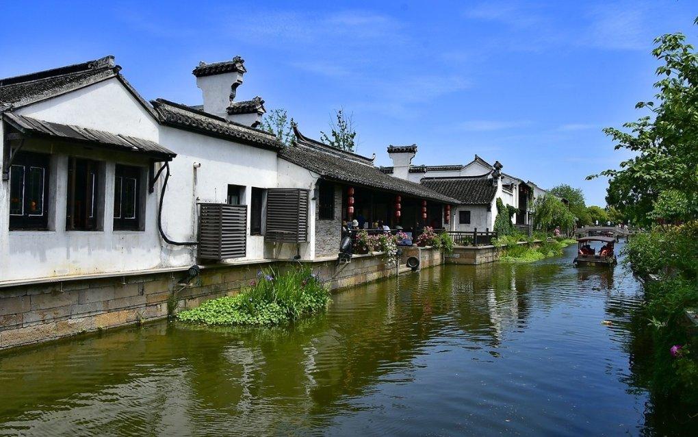 李商隐一首含蓄的爱情诗,全诗28个字翻译过来就是:我想你了